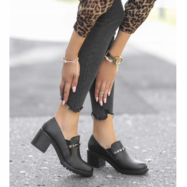 Dámské černé boty na sloupku C17-6113 černá 1