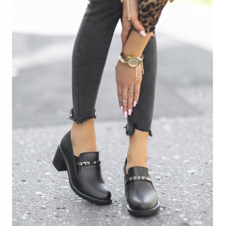 Dámské černé boty na sloupku C17-6113 černá 2