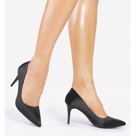 Černé lodičky na podpatku LEI-160 černá 1 Černé lodičky na podpatku LEI-160 černá 1