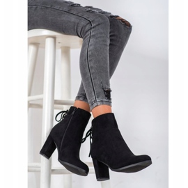 Svázané boty na příspěvku VINCEZA černý 1