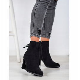 Svázané boty na příspěvku VINCEZA černý 2