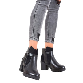 J. Star Pohodlné boty na platformě černá 1