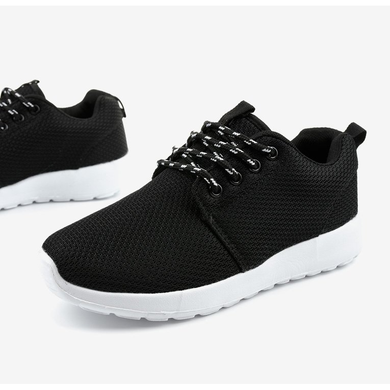 Černá sportovní obuv DN15-1 1 Černá sportovní obuv DN15-1 1