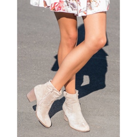 Bestelle Klasické prolamované kovbojské boty béžový 2