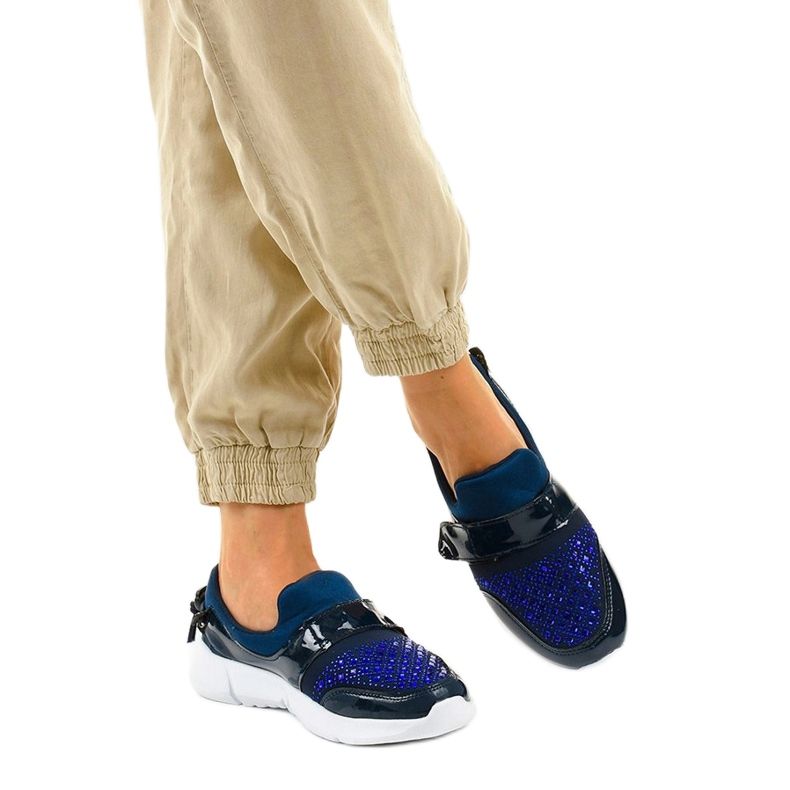 Tmavě modrá nazouvací sportovní obuv B120-3 námořnická modrá 2