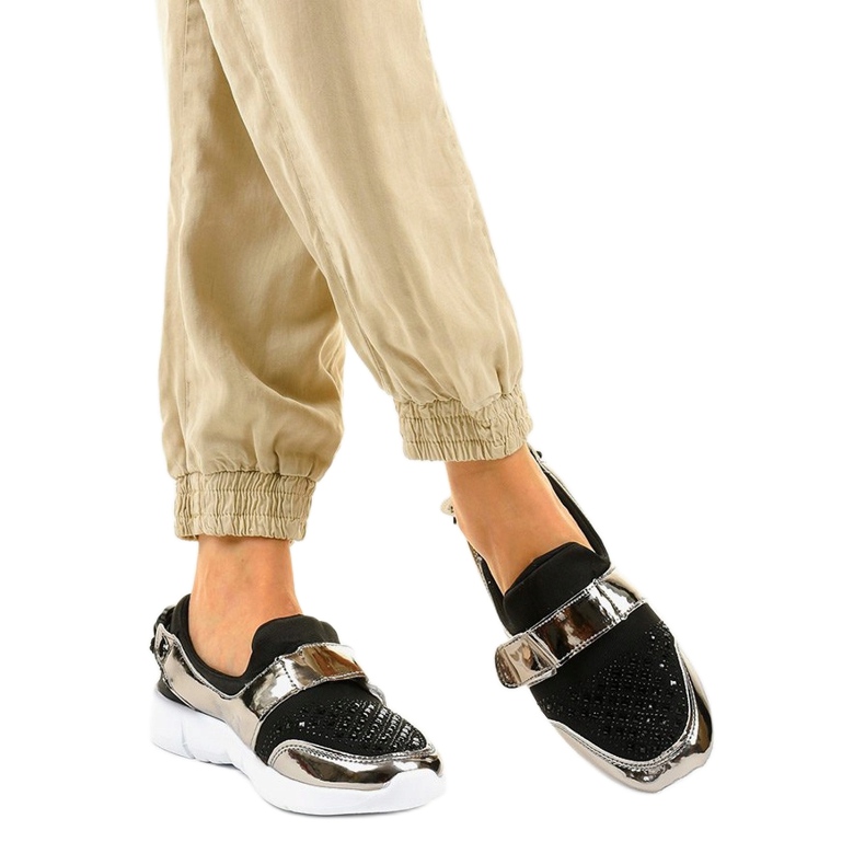 Černé a zlaté nazouvací sportovní boty B120-2 černá zlatý 2