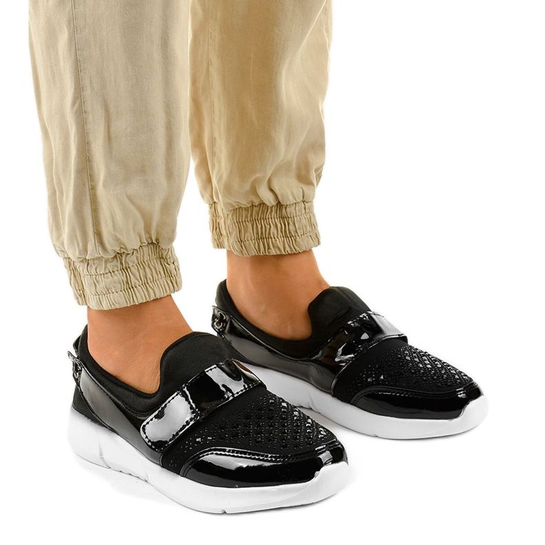 Černé a bílé nazouvací sportovní boty B120-1 černá 1