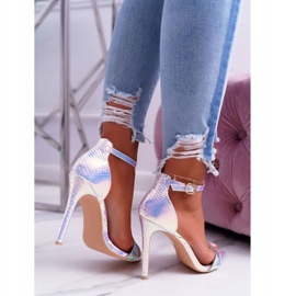 Dámské sandály na vysokém podpatku Lu Boo Opalescent Debbi bílý růžový stříbrný 2 Dámské sandály na vysokém podpatku Lu Boo Opalescent Debbi bílý růžový stříbrný 2