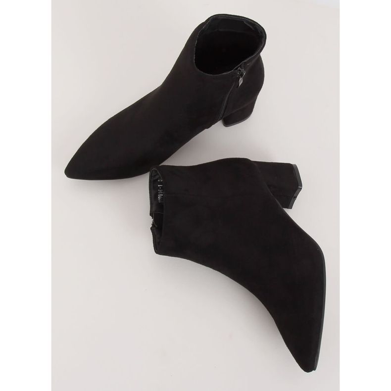 Černé kozačky na nízkém podpatku W27016 Black černý 1