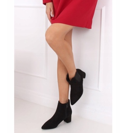 Černé kozačky na nízkém podpatku W27012 Black černý 1