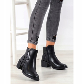 Small Swan Klasické kozačky na zip černý 1