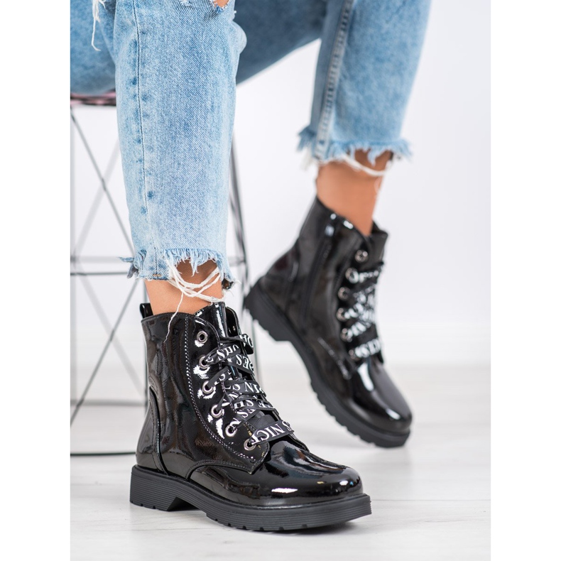 VINCEZA lakovaní dělníci černá 2