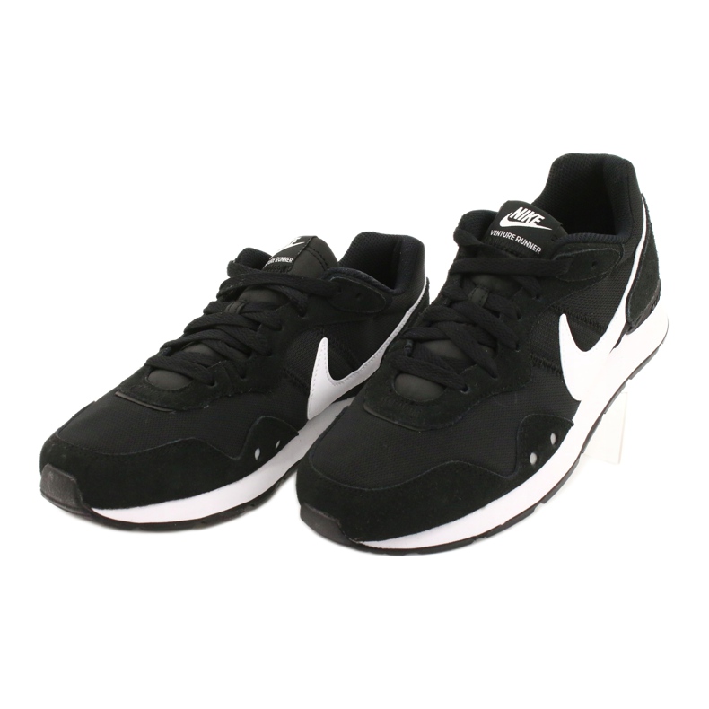 Boty Nike Venture Runner W CK2948-001 bílý černý 2