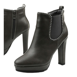 Šedé kozačky na sloupku se zapínáním na zip a cirkusovou gumou šedá 1