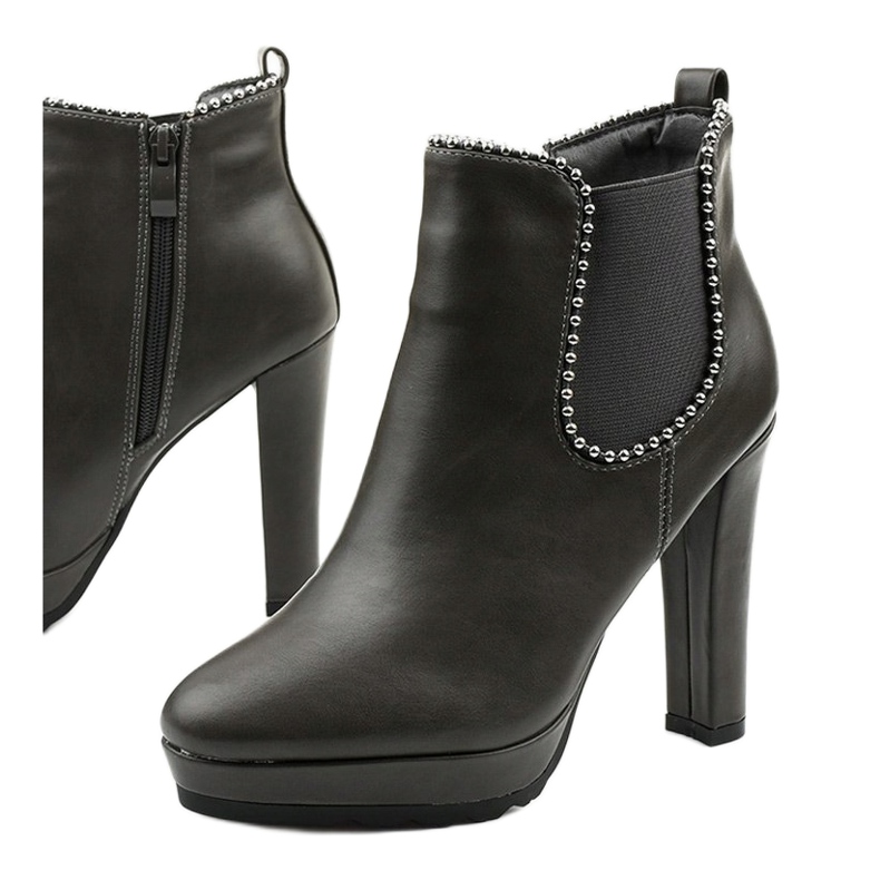 Šedé kozačky na sloupku se zapínáním na zip a cirkusovou gumou šedá 1