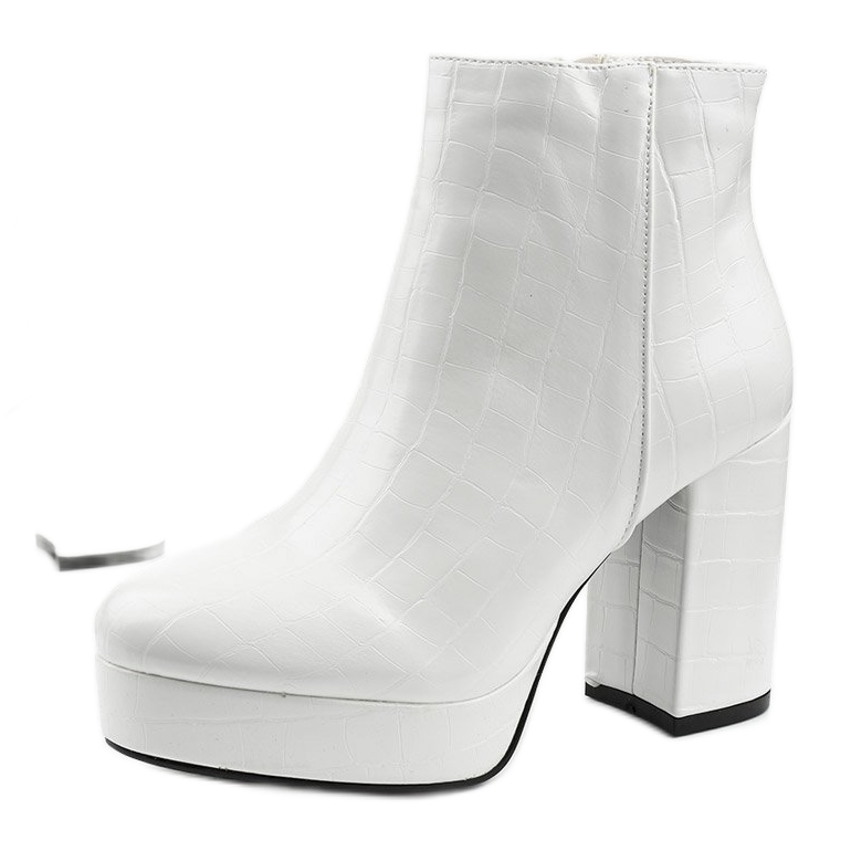 Bílé boty na postu Usinaya bílý 1