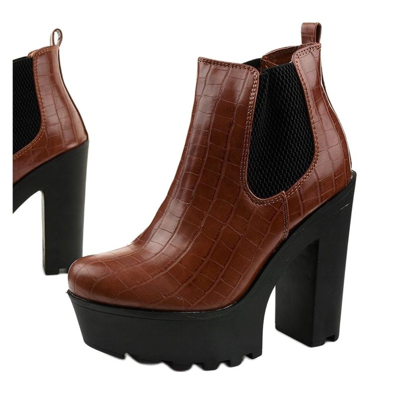 Velbloudí boty na sloupku Zellola hnědý 1