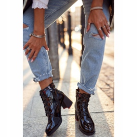 S.Barski Dámské kozačky na podpatku lakované černé Udělejte to lépe černá 2 S.Barski Dámské kozačky na podpatku lakované černé Udělejte to lépe černá 2