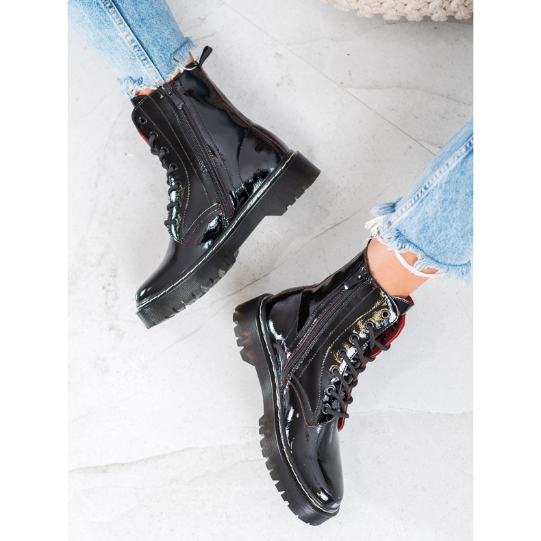 VINCEZA lakovaní dělníci černá 1