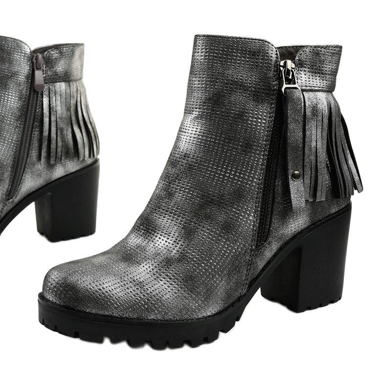 Šedé boty na sloupku Amar šedá 1