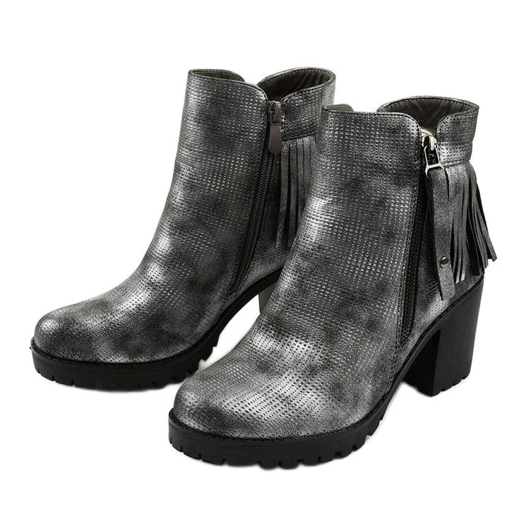 Šedé boty na sloupku Amar šedá 2