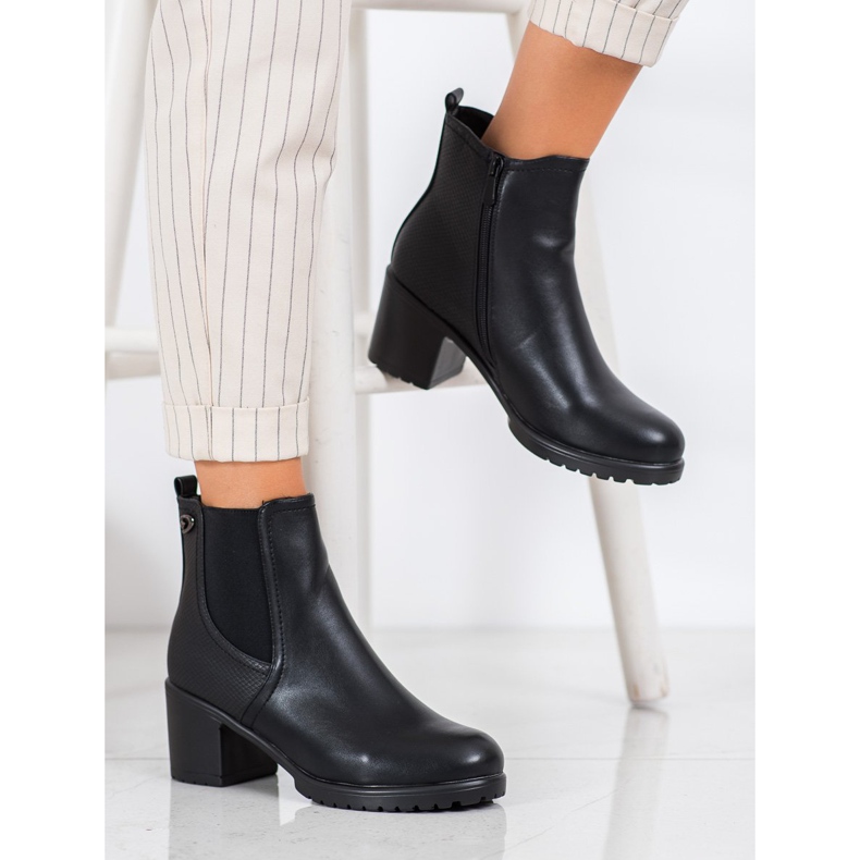 Lehké boty na sloupku černý 1