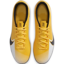 Kopačky Nike Mercurial Vapor 13 Club FG / MG AT7968 801 oranžový žlutá 1