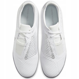 Kopačky Nike Phantom Venom Academy Ic AO0570 100 bílý bílý 1