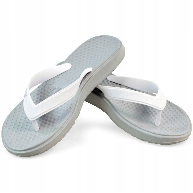 Bílé pantofle Nike Wmns Solay Thong 882699 003 bílý 1