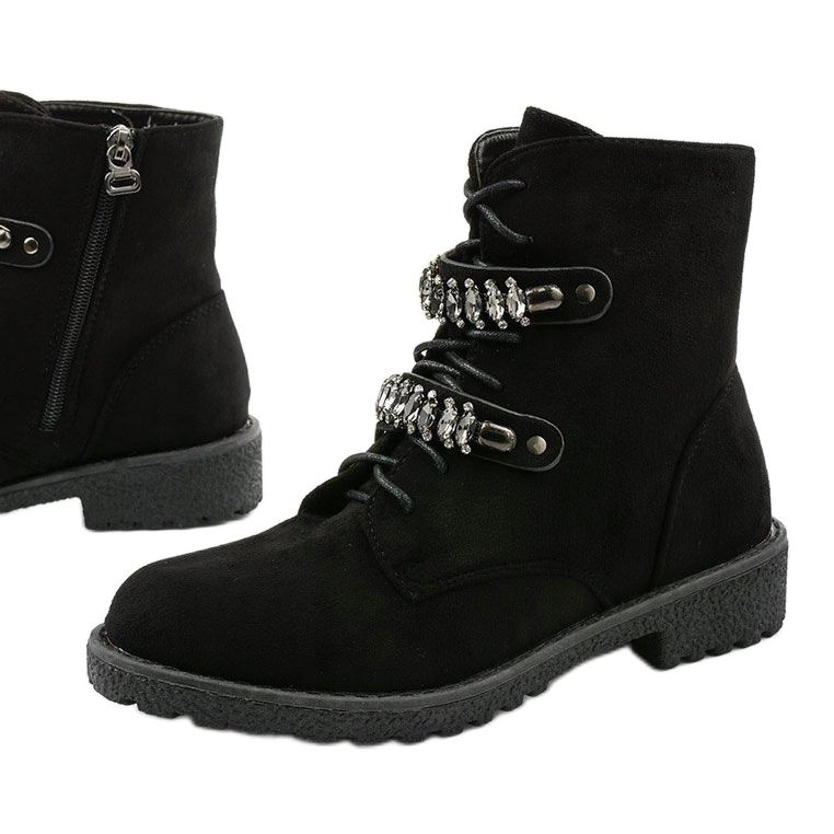 Černé kozačky s ozdobnými pruhy Ginoraya černá 1