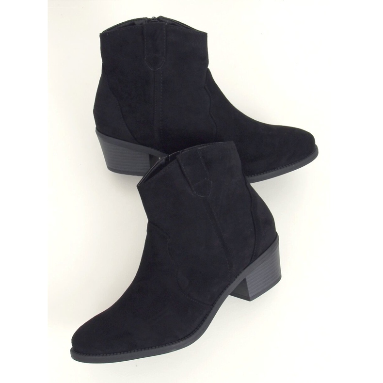 Černá Kozačky na nízkém podpatku černé 99-63 Černá 1