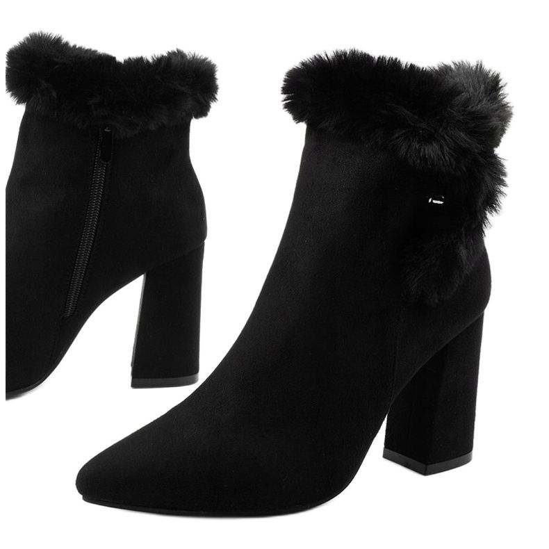 Černé kotníkové boty na sloupku se zipem Helike černá 1 Černé kotníkové boty na sloupku se zipem Helike černá 1