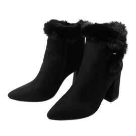 Černé kotníkové boty na sloupku se zipem Helike černá 2