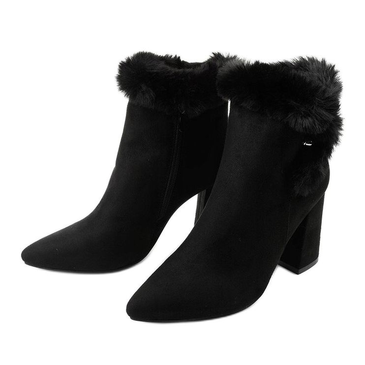 Černé kotníkové boty na sloupku se zipem Helike černá 2 Černé kotníkové boty na sloupku se zipem Helike černá 2