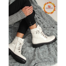 Bílé lakované dámské boty 8120-PA White bílý 1