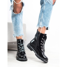 Goodin Lakovaní lovci bílý černý 1