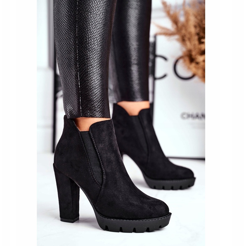 Dámské kozačky nazouvací na podpatku z ekologického semiše černé bobule černá 1 Dámské kozačky nazouvací na podpatku z ekologického semiše černé bobule černá 1