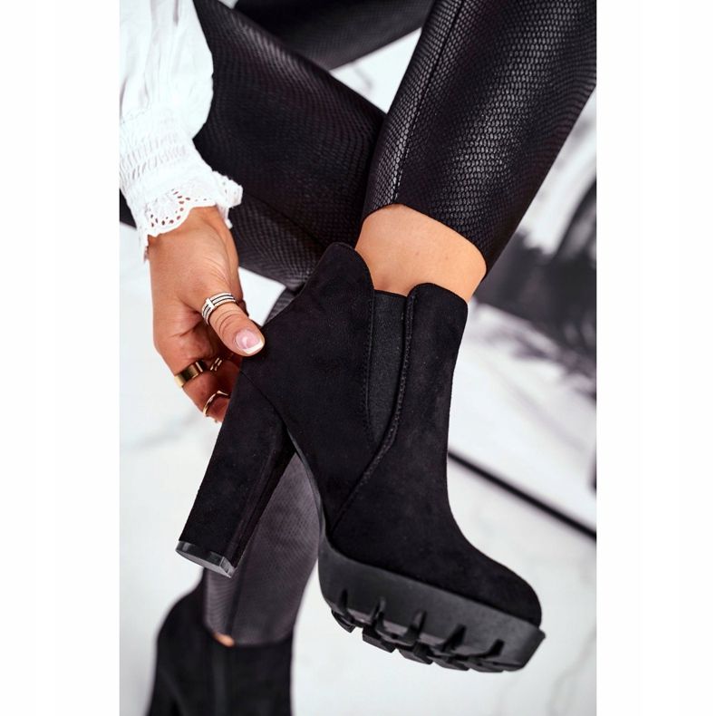 Dámské kozačky nazouvací na podpatku z ekologického semiše černé bobule černá 2 Dámské kozačky nazouvací na podpatku z ekologického semiše černé bobule černá 2