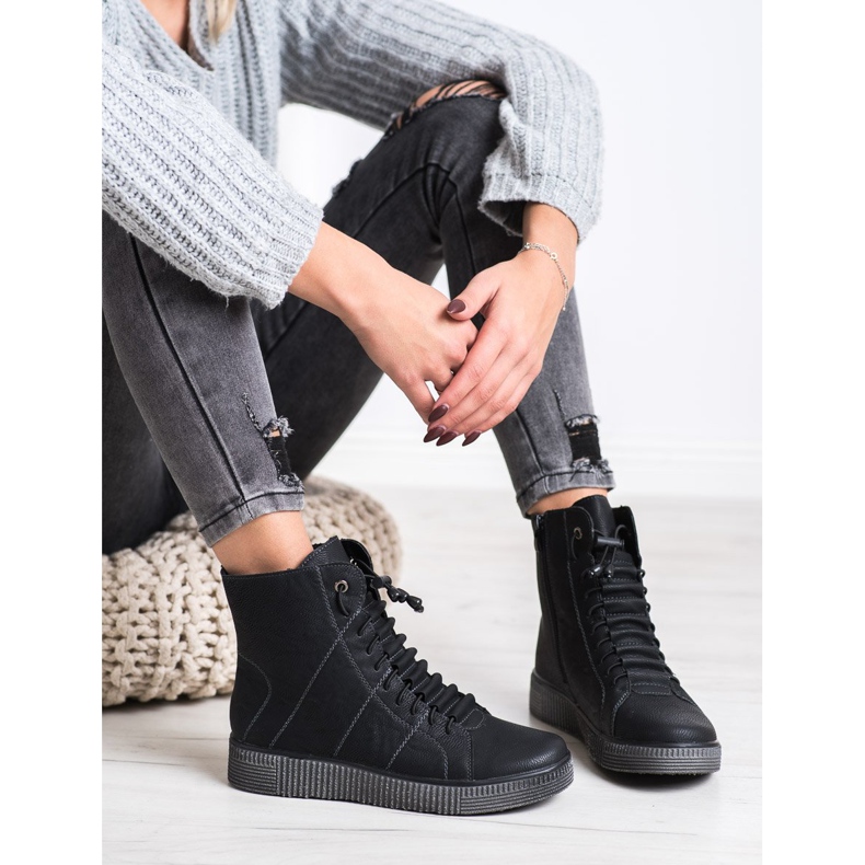 SHELOVET Black Workers On Paltform černá 1