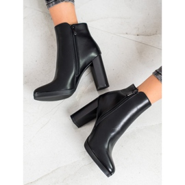 Ideal Shoes Klasické kozačky na vysokém podpatku černý 2