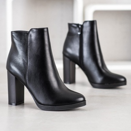 Ideal Shoes Klasické kozačky na vysokém podpatku černý 1