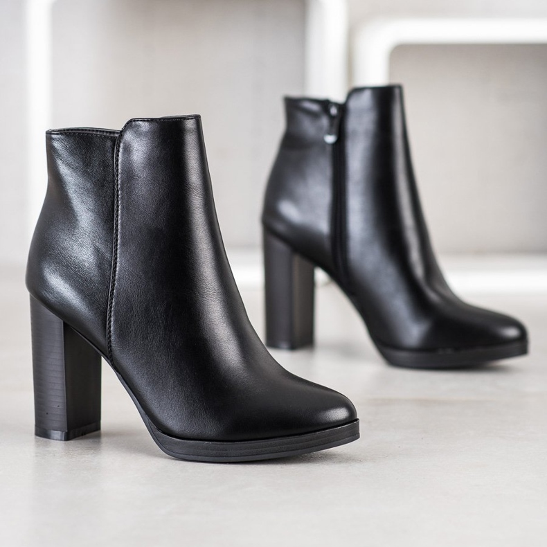 Ideal Shoes Klasické kozačky na vysokém podpatku černý 1
