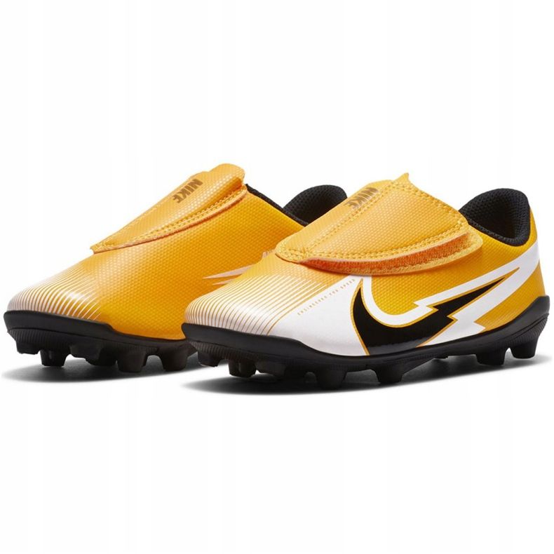 Kopačky Nike Mercurial Vapor 13 Club Mg PS (V) Jr AT8162 801 žlutá žlutá 1