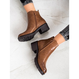 Ideal Shoes Pohodlné hnědé kozačky hnědý 1