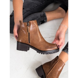 Ideal Shoes Pohodlné hnědé kozačky hnědý 2