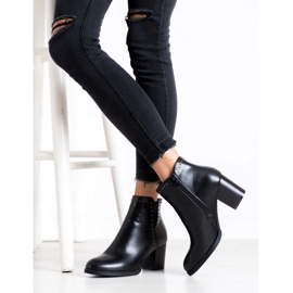 J. Star Klasické kozačky s ozdobami černá 2