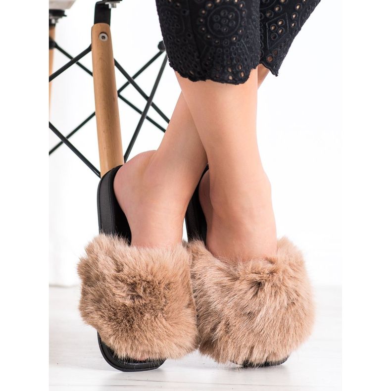 SHELOVET Pohodlné kožešinové pantofle béžový 2