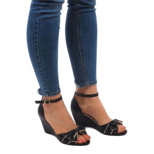 Sandály na klínku F1-43 Black černá 1