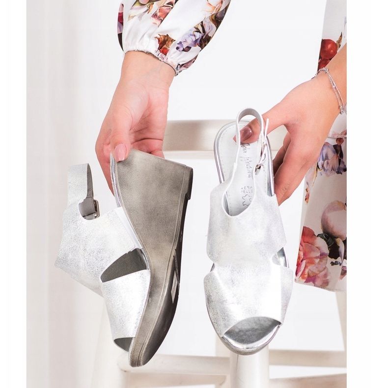 SHELOVET Sandály na klínku stříbrný 2