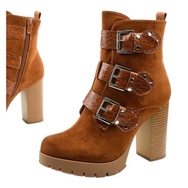 Hnědé semišové kotníkové boty na sloupku Lilybank hnědý 1